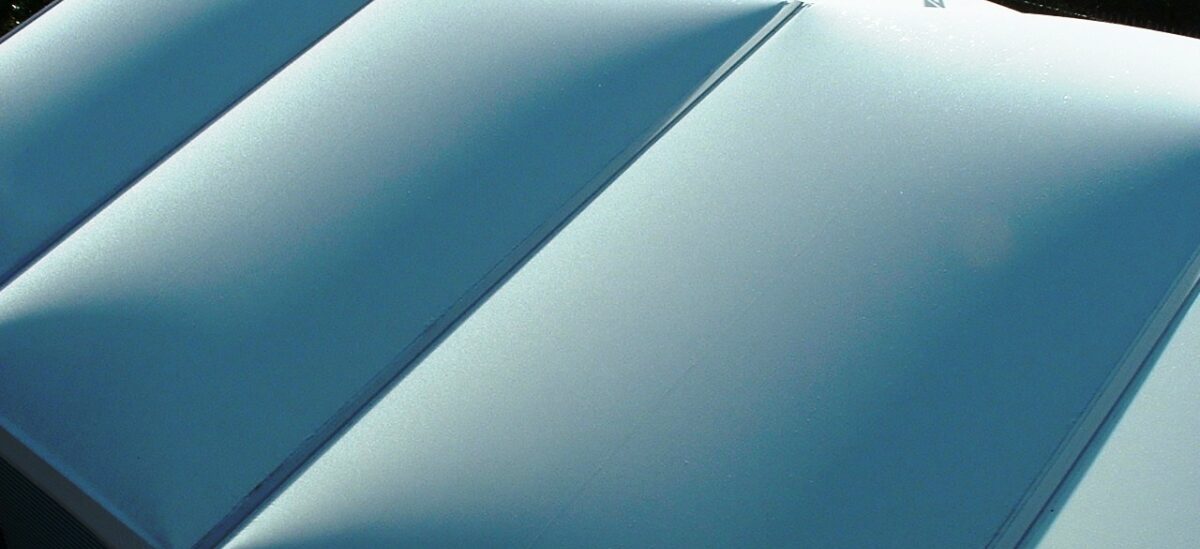 Insulated roof envelope of temporary warehouse