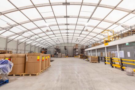 Oxygen storage building with racking raised deck