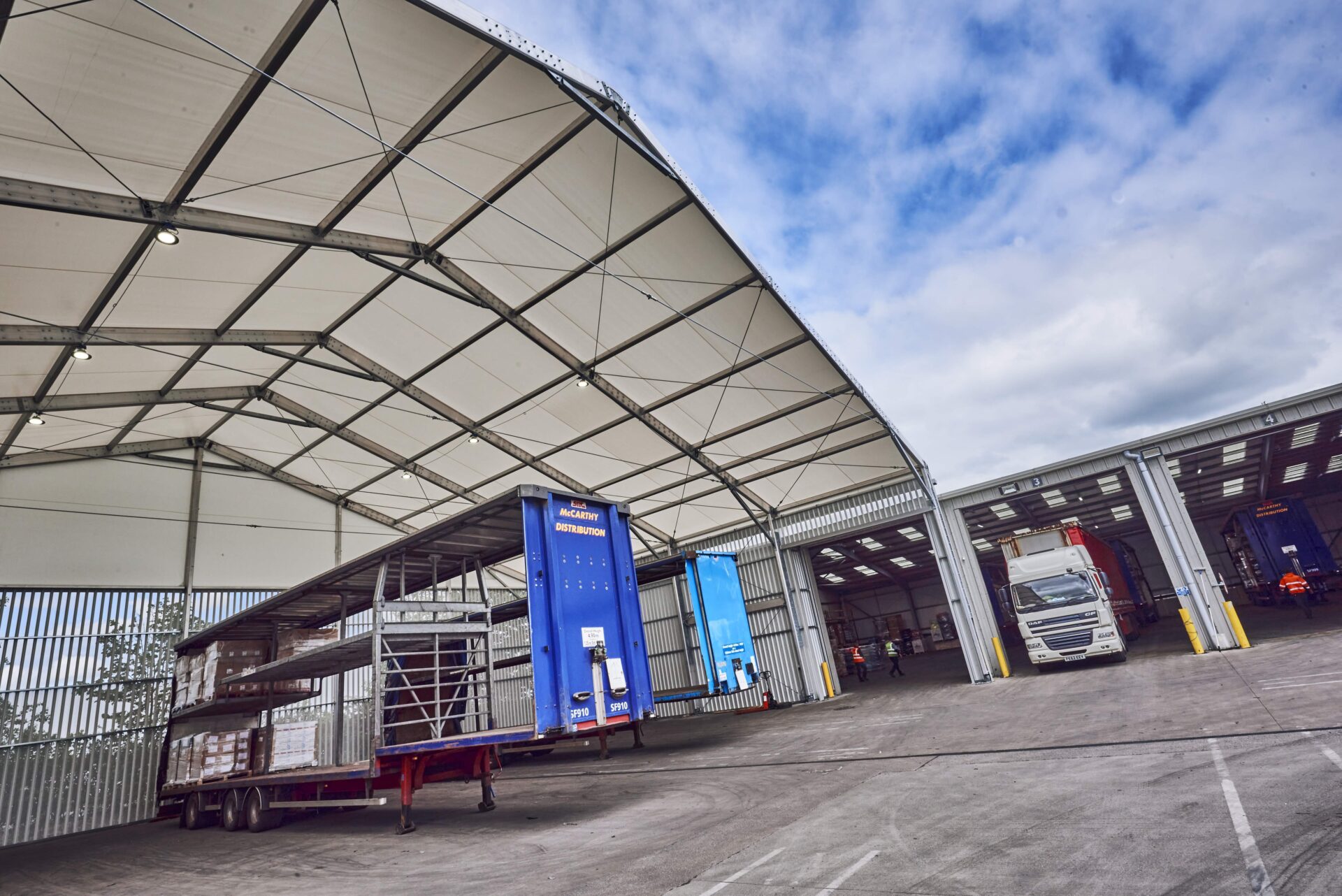 Industrial loading canopy for Mc Carthy Group