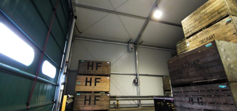 Insulated temporary warehouse for fresh food